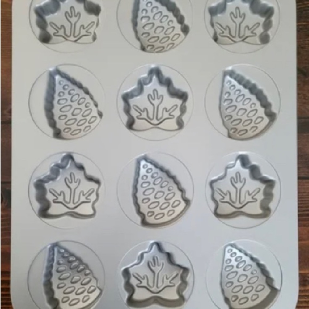 Pampered Chef Fall Harvest Cake Pan NWT